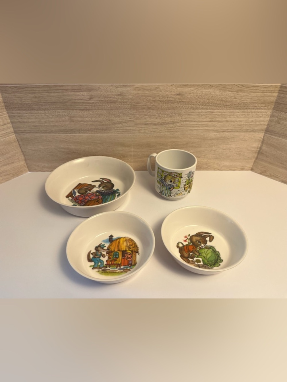 Vintage Oneida Deluxe Peter Rabbit/3 Little Pigs Bowl & Cup Melamine Child's Set
